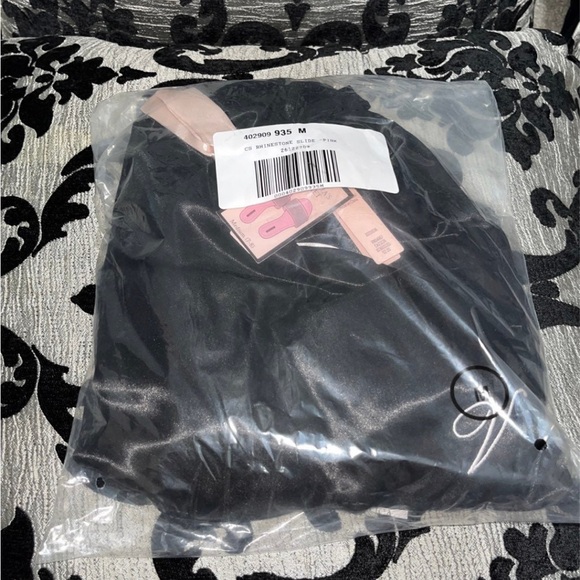 NEW Victoria’s Secret Embellished Pink Velvet Slides Size M - Picture 7 of 11